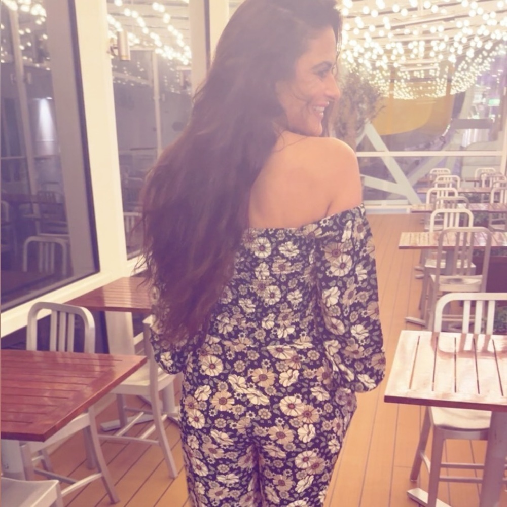 Nwt Daisy Floral Off-Shoulder Flowy Long Sleeve Crop Top 70’s — image 8 of 8